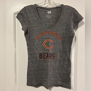 NFL Team Apparel Women's Gray V-Neck Shirt - M